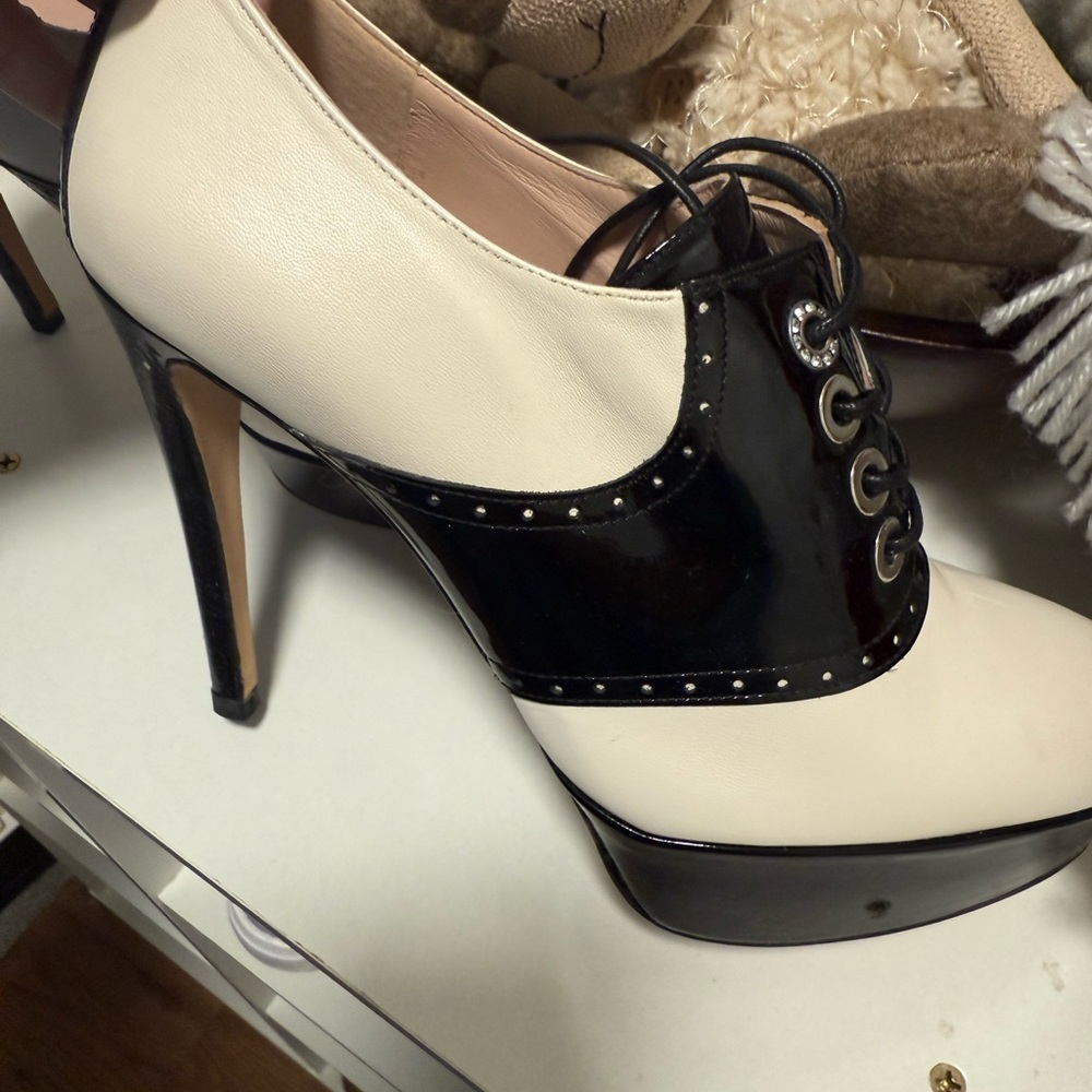 Stuart Weitzman Black and White Heels - Picture 3 of 12
